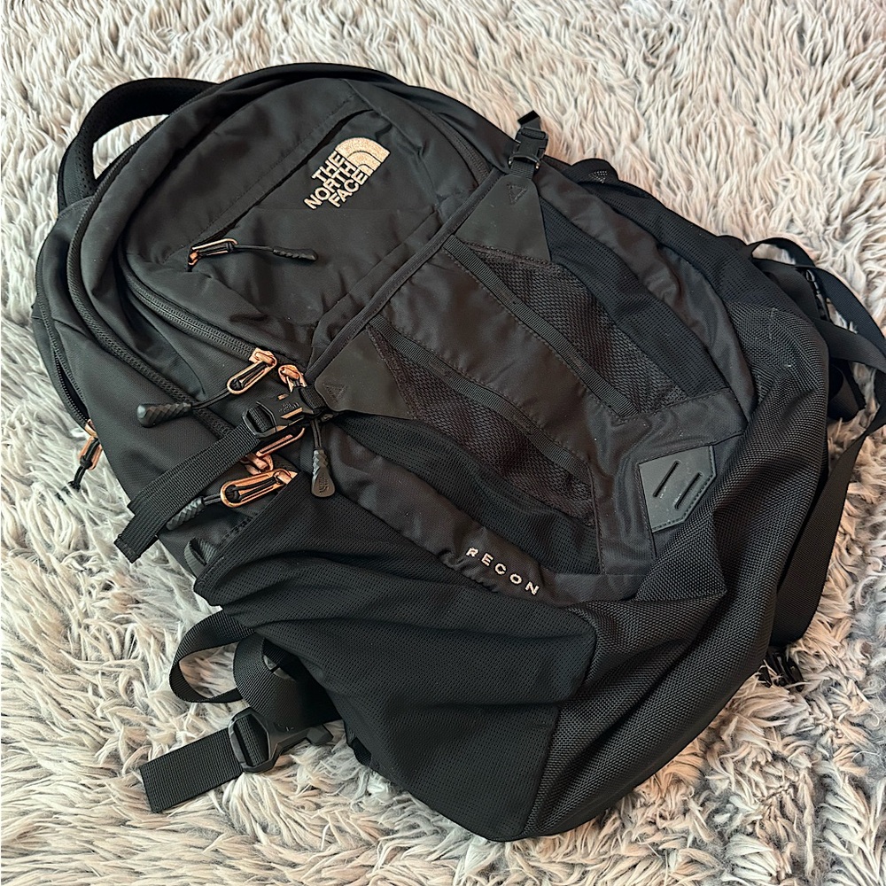 The North Face Women's Recon Backpack | Black/ Rose Gold